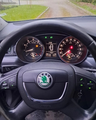 Skoda Superb cena 27500 przebieg: 221000, rok produkcji 2010 z Rybnik małe 277
